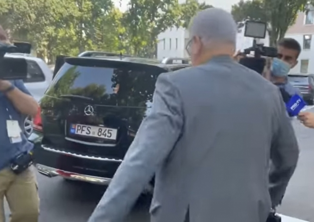 FOTO // Voronin, asigurat cu un Mercedes cumpărat din bani publici: Nu e confort...Asta eu trebuie să lucrez